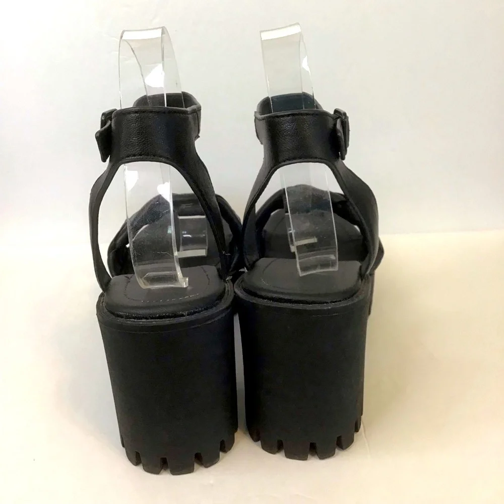 MADDEN GIRL Women's Black SENSE Chunky Platform Lug Sole Sandals 10